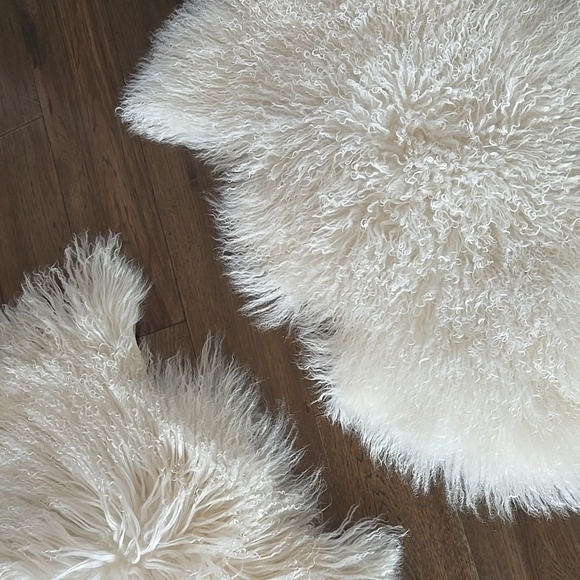 Mongolian Fur Rug - Picture 5 of 7